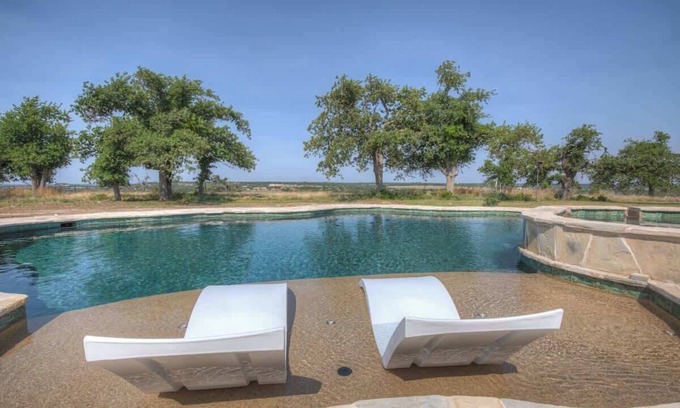 Fredericksburg Casa | Luxury Homes! With a Pool-jacuzzi-outdoor Kitchen!