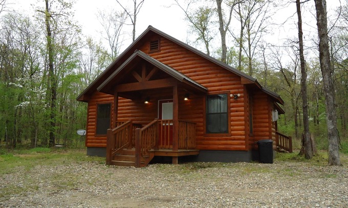 Broken Bow Cabina | Luxury Honeymoon Cabin Bear Bots, bañera de hidromasaje, hamaca, wifi, chimenea interior