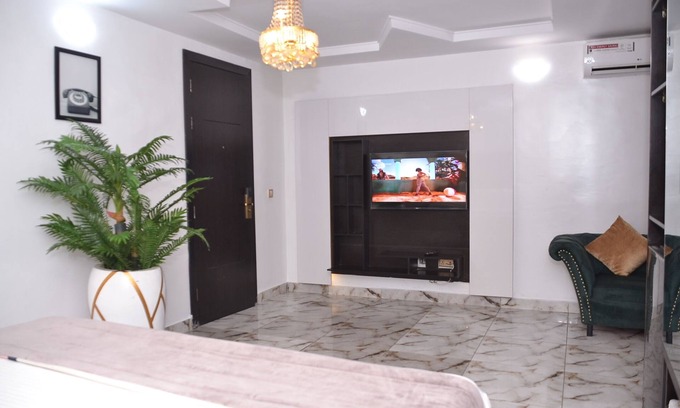 Ofin Casa | Luxury Hotel Deluxe Room - Sleeps 2 - Gym - Pool