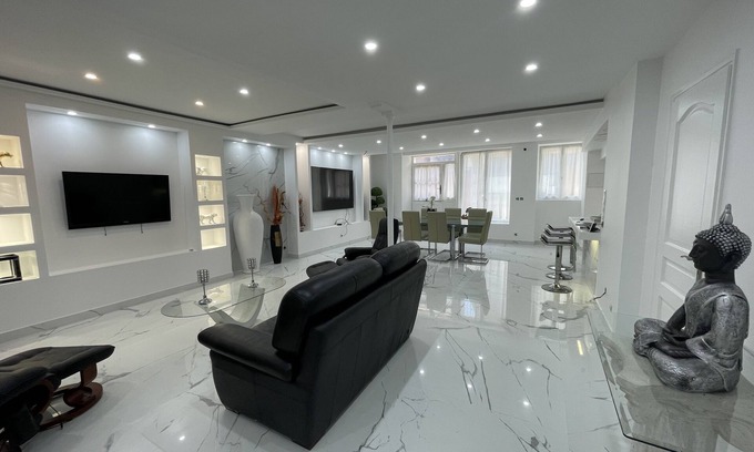 Villeneuve-sur-Yonne Casa | LUXURY HOUSE