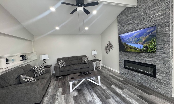 Sterling Heights Casa | Luxury house 3BR – Near Golf, 30min Downtown Detroit, 40min DTW