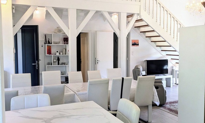 Saint-Ave Casa | Luxury house ground floor, modern decoration, garden, parkings, wifi, near beach