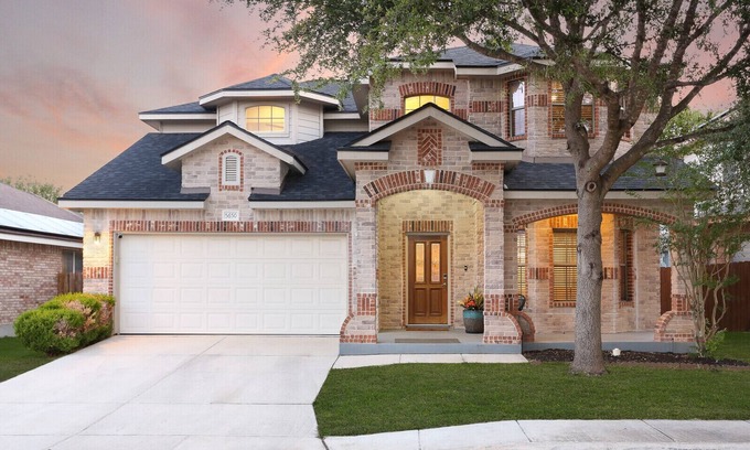 San Antonio Casa | Luxury House Near Six Flags and La Cantera!