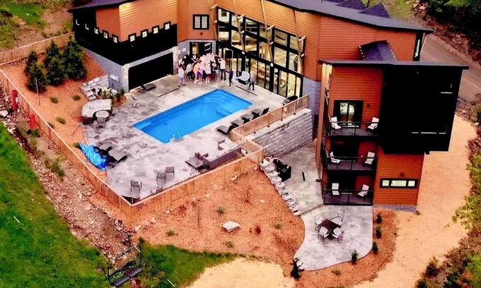 Hidden Valley Casa | Luxury House private pool & Indoor Basketball court/Movie theater