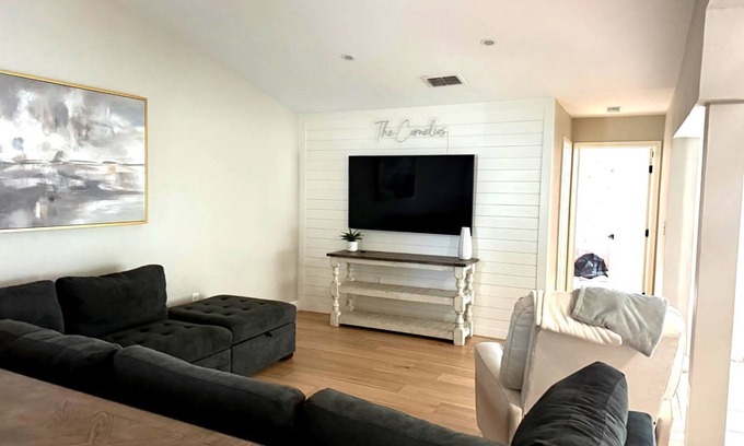 Ventura Casa | Luxury House - Sleeps 6, Golf, Disney, Family Fun!