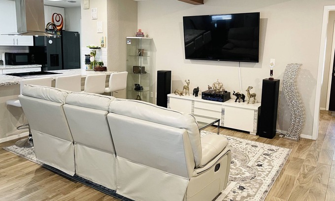 Sharpstown Casa | Luxury House w/ 3 Bdrs & Big Party Room in Houston Bellaire