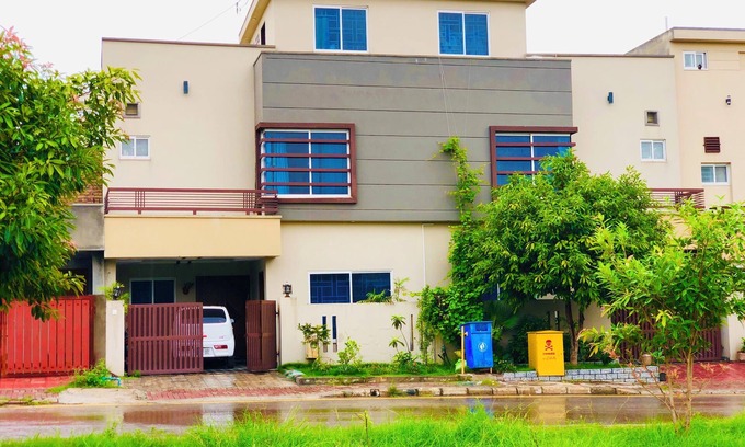 Bahria Town Casa | Luxury house with 4 bedrooms and free parking