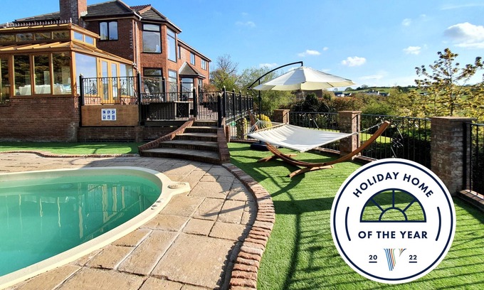 Colwyn Bay Casa | Capacidad para 12 personas: piscina climatizada al aire libre, amplios jardines, hermosas vistas.