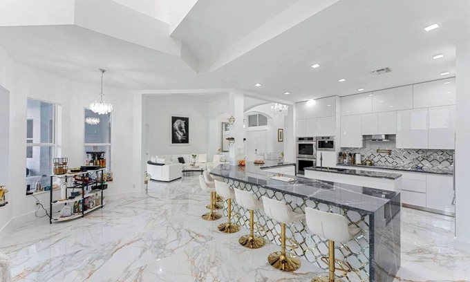 Wellington Casa | Luxury House with Movie Theater