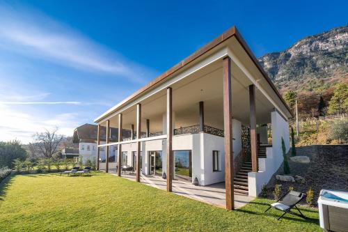 Caldaro Sulla Strada del Vino Apartamento | Luxury house with panoramic view & hot tub