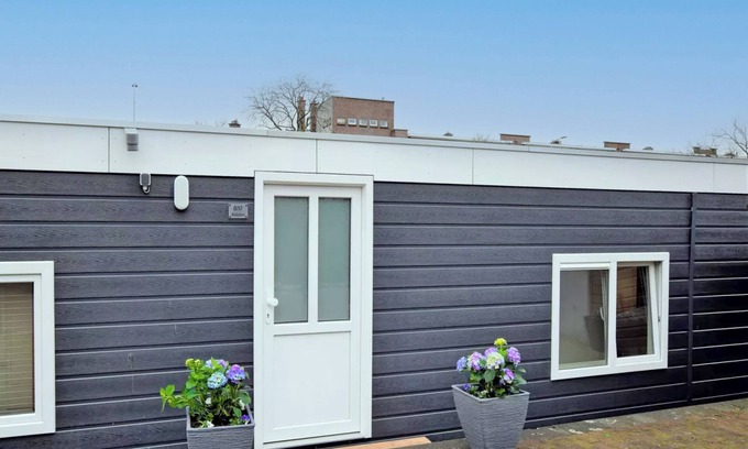 Escamp Alquiler De Eote | Luxury houseboat with a hot tub