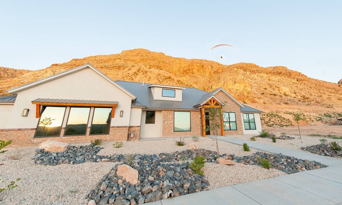 Hurricane Casa | Luxury Hurricane Ridge Home with Stunning Pool