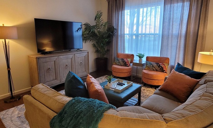 Malden Apartamento | Luxury immaculate 2BR 2BA Entire Apartment, Located between Boston and Salem.