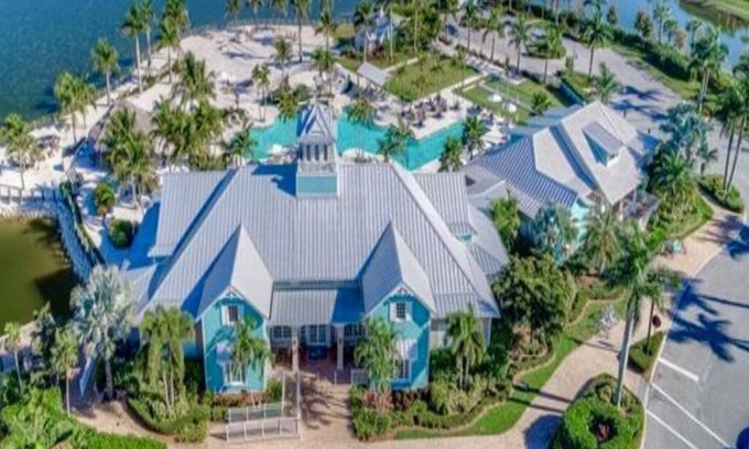 Naples Casa | Luxury in Naples Reserve Everything you would expect to find at a 5 star resort