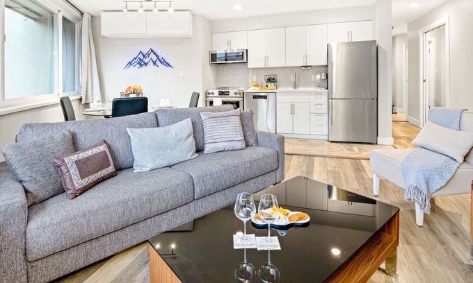 Village North Condominio | Luxury in prime location! Whistler Central w/Mountain View 2 Min to Gondola.