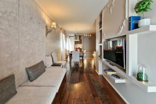 Civitanova Marche Apartamento | Luxury in the Center - Design & Comfort by Host Hero