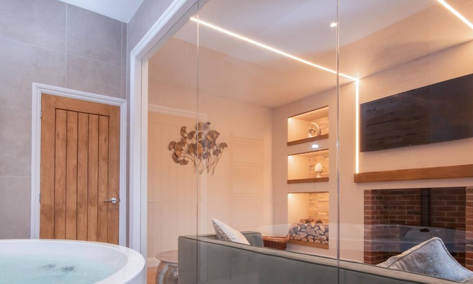 Newcastle-upon-Tyne Apartamento | Luxury Indoor Hot Tub entire apartment close to city centre