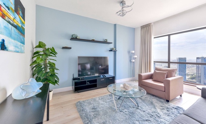 Dubai Marina Apartamento | Luxury JBR Shams - Sea or Marina View - Free Beach Resorts Access!