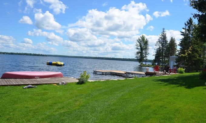 Bobcaygeon Cabaña | Luxury Kawartha Lakes Cottage
