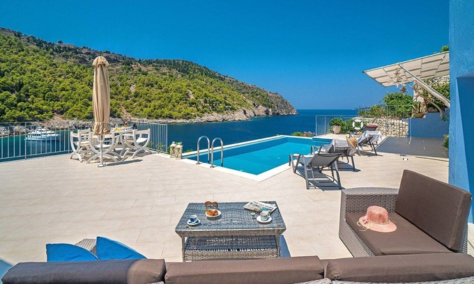 Frourion Villa | Villa de lujo en Cefalonia | Villa Plori | Piscina Privada | 2 Dormitorios | Perfecto para parejas |