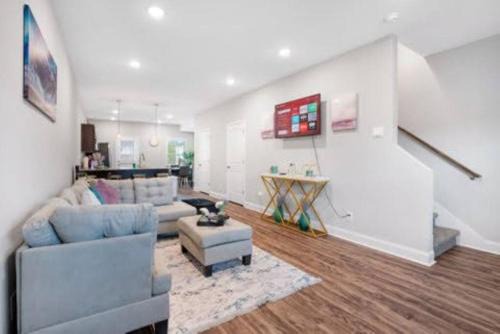 Clarksville Apartamento | Luxury keyless free WiFi exit 11