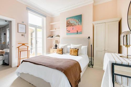 Larkhall Casa | Luxury King-bed Ensuite With Quiet Private Patio