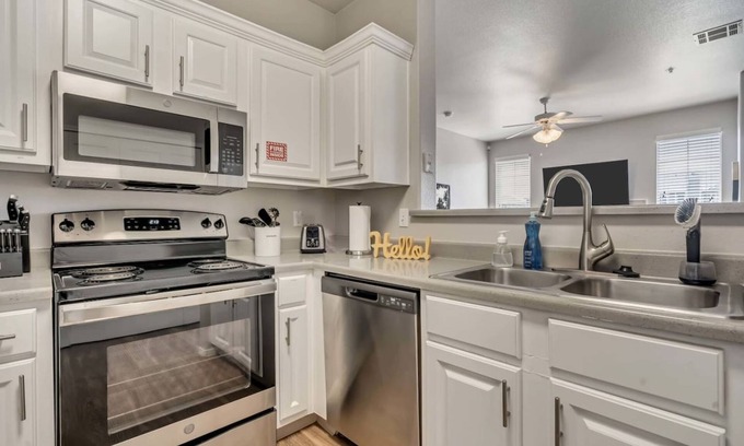 Clearfield Apartamento | Luxury King Beds Pool Gym - Near Hill AFB