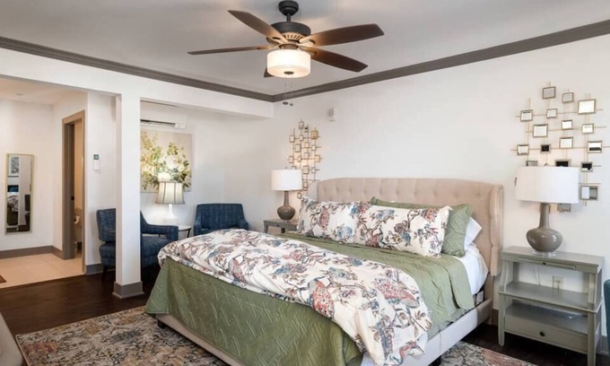 Parkville Apartamento | Luxury King Studio | ❤ of Parkville w/ Views+ Desk