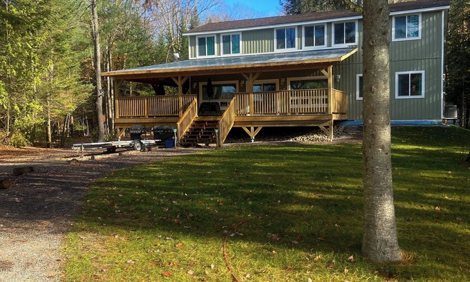 Minden Hills Cabaña | Luxury lakefront cottage w/ private dock. Perfect for big families. & games room