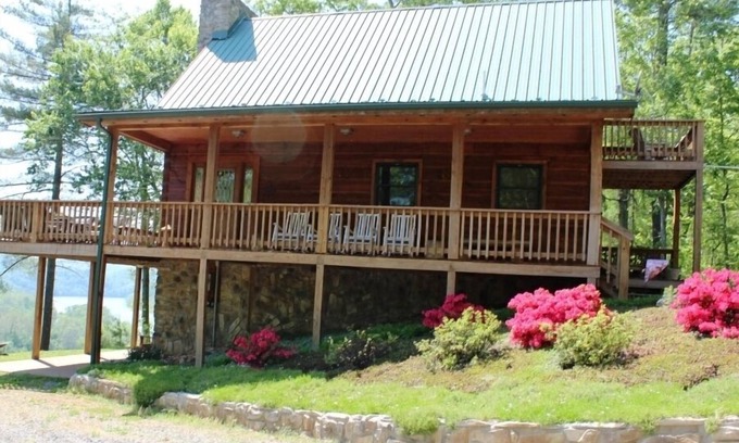 Hiwassee Cabina | Cabaña de lujo del lago por New River Trail con muelle / canoas / baño de vapor / chimeneas ...