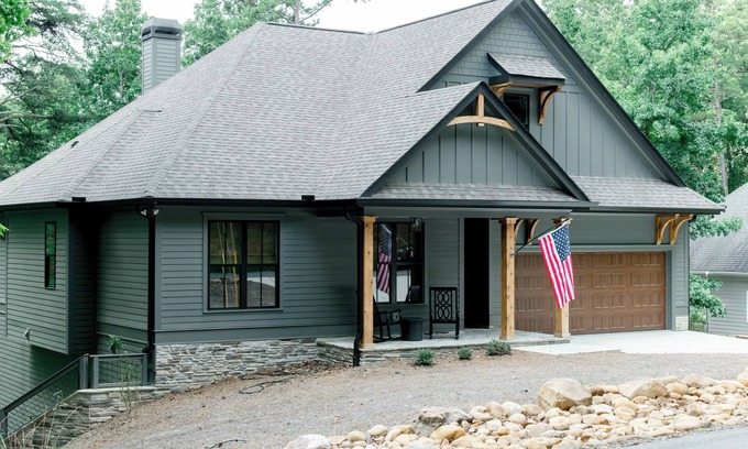 Waleska Casa | Luxury Lake Home on Golf Course