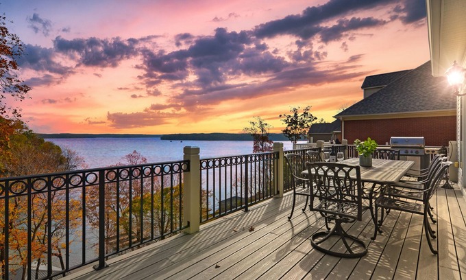 Lutts Casa | Luxury Lake Home with Million Dollar Views!