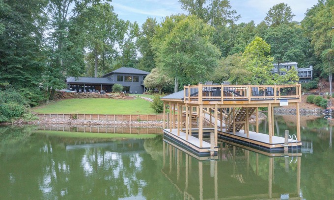 Mayhew Casa | Luxury Lake Norman Retreat - Modern Design, Expansive Spaces & Stunning Views
