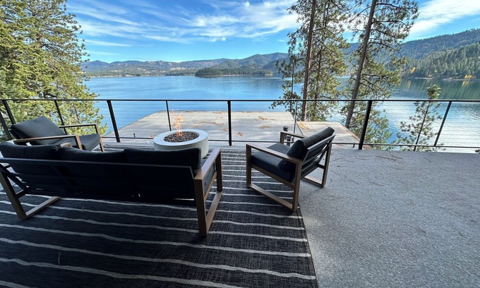 Clarksville Casa | Luxury Lake View