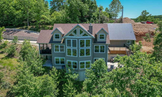 Linn Creek Casa | LAKEAWAY CHALET | 6 Bed, 5 Bath
