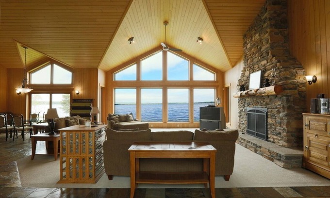 Falcon Lake Cabina | Luxury Lakefront Cabin on Falcon Lake