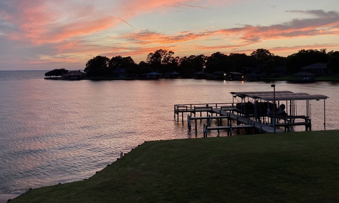 Onalaska Condominio | Luxury Lakefront Condo - A Private Paradise!