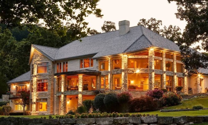 Blue Eye Casa | Boater/Golfer's Paradise! 9BR Lakefront Home, Pool