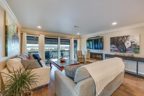 Lake Hamilton Apartamento | Luxury Lakefront Hot Springs Condo with Pools!