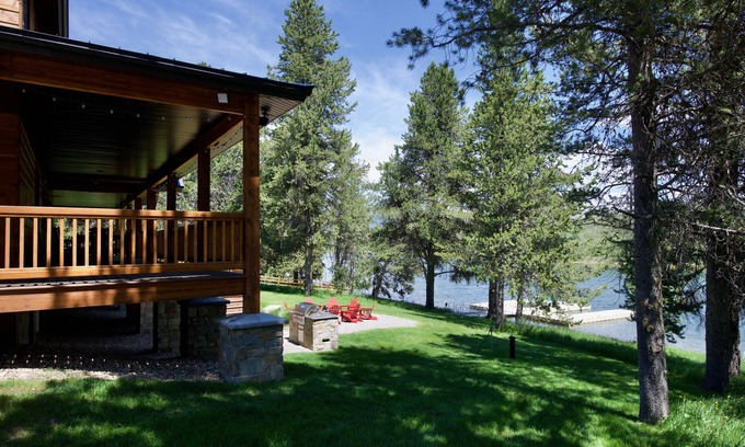 Island Park Casa | Nuevo hotel de lujo frente al lago en el lago Henry's, cerca de la entrada oeste de Yellowstone NP
