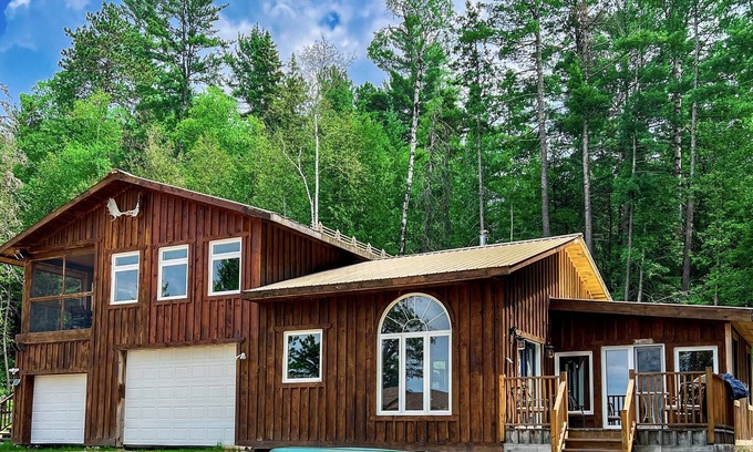 River Valley Chalet De Esquí | Luxury Lakefront Penthouse On Lake Obabika With Beaches And Campsites
