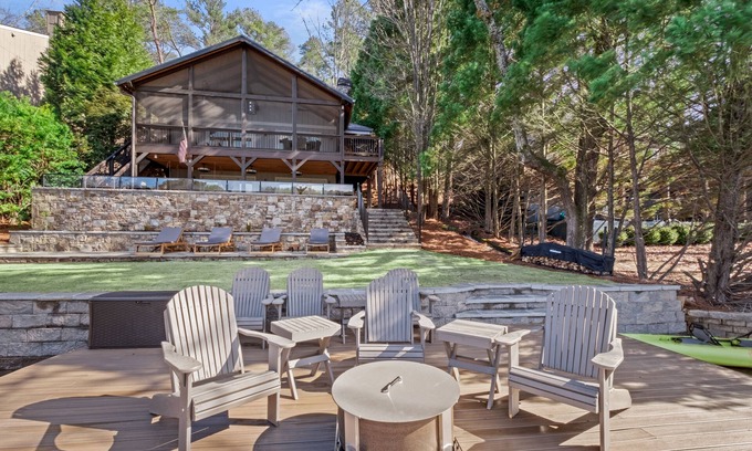 Waleska Casa | Luxury Lakefront Retreat with Hot Tub Arcade/Neighborhood Golf Course and Hiking