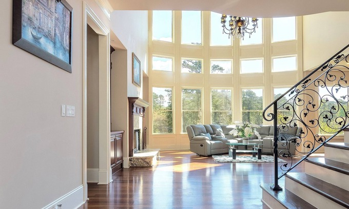 Atlanta Casa | Luxury Lakefront-Theatre-Huge Yard-Mins to DT ATL