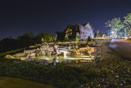 Indian Point Casa | Luxury Lakefront Villa 2Mi to Silver Dollar City POOL Theatre Room Kayaks