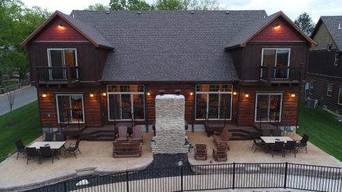 Indian Point Casa | Luxury Lakefront Villa Lazy River HUGE POOL Kayaks 2Mi to SDCity