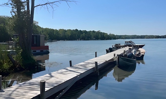 Georgian Bluffs Casa | Luxury Lakehouse in Georgian Bluffs just steps from Francis Lake. .