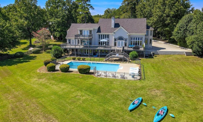 Evans Casa | LUXURY LAKESIDE ESCAPE: POOL, KAYAKS, BILLIARD & MORE - MASTERS GOLF RETREAT