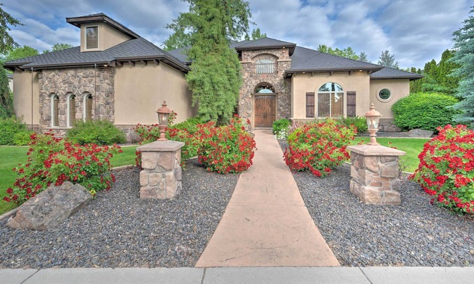 Eagle Villa | Luxury Lakeside Home w/ Game Room: Near Dtwn!