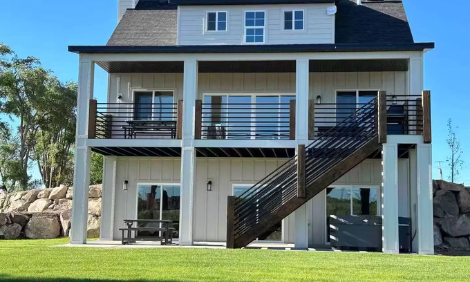 Panguitch Otro | Luxury Large Farm Home @ Stoney Farms -NO CHOREs
