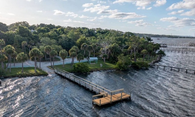 Cocoa Casa | Luxury Large Group 5BR/3BA Oasis